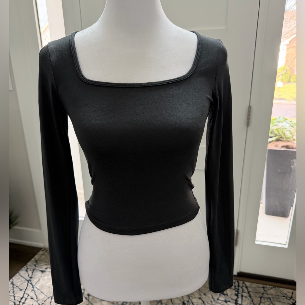 Hollister Gray and Black Square Neck Baby Tees (Lot of 2) - Size XXS - Picture 4 of 8